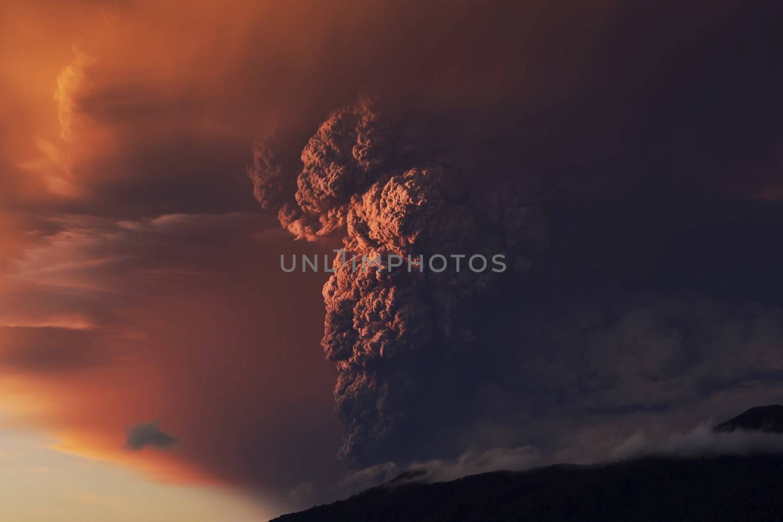 Eruption. Clubs of smoke and ash in the atmosphere by nyrok