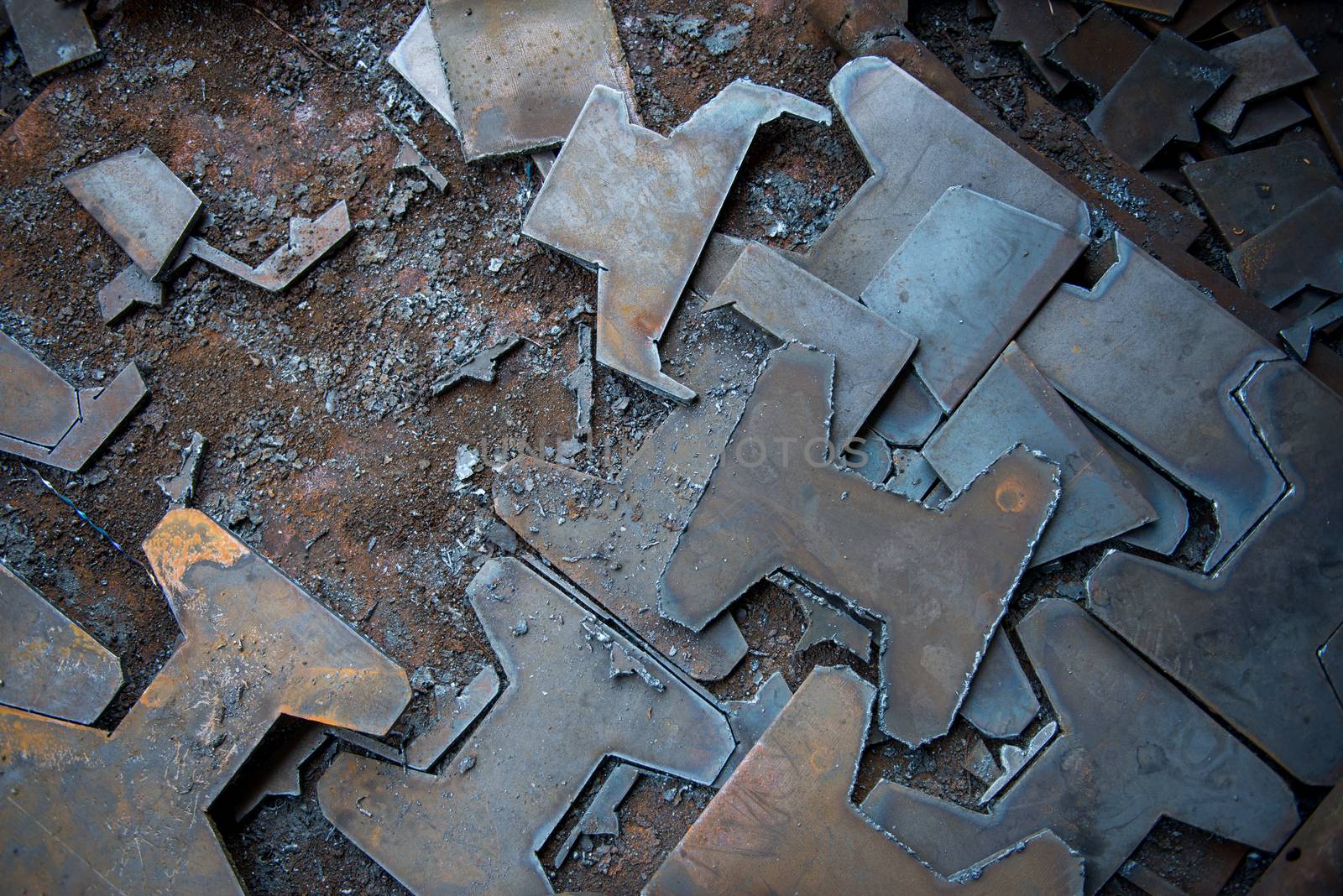 scrap metal on the floor by antpkr