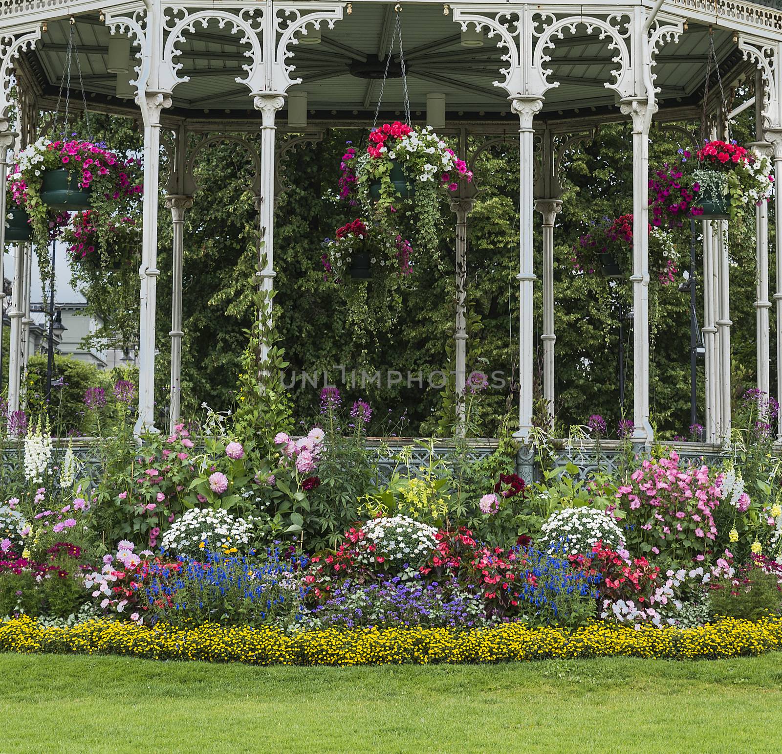 arbor with flowers and perennials and hanging plants in bergen norway