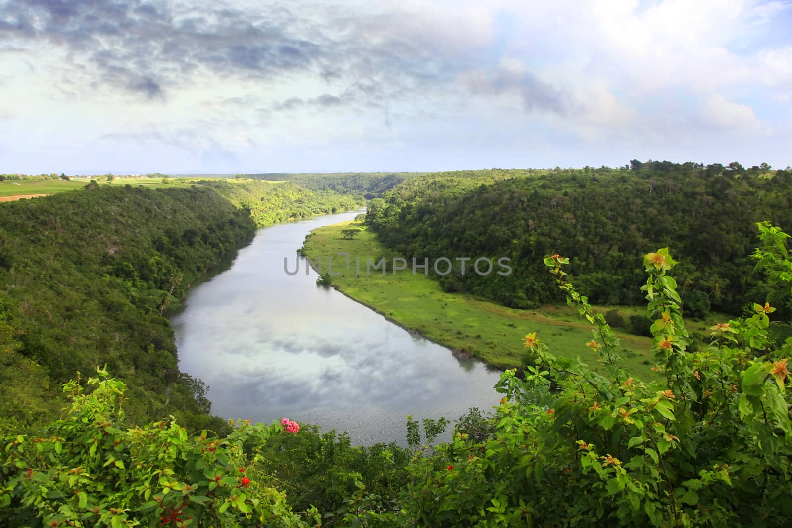 Chavon River. It flows through the territory of the province of La Romana and flows into the Caribbean Sea.