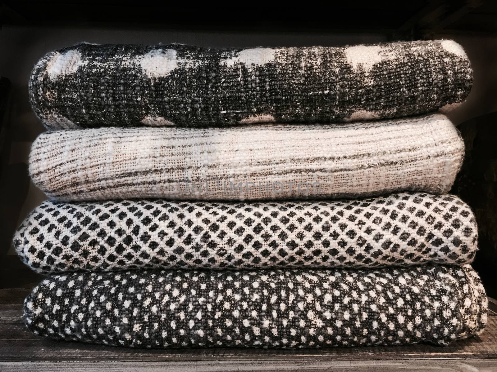 High-quality warm wool blankets by anikasalsera