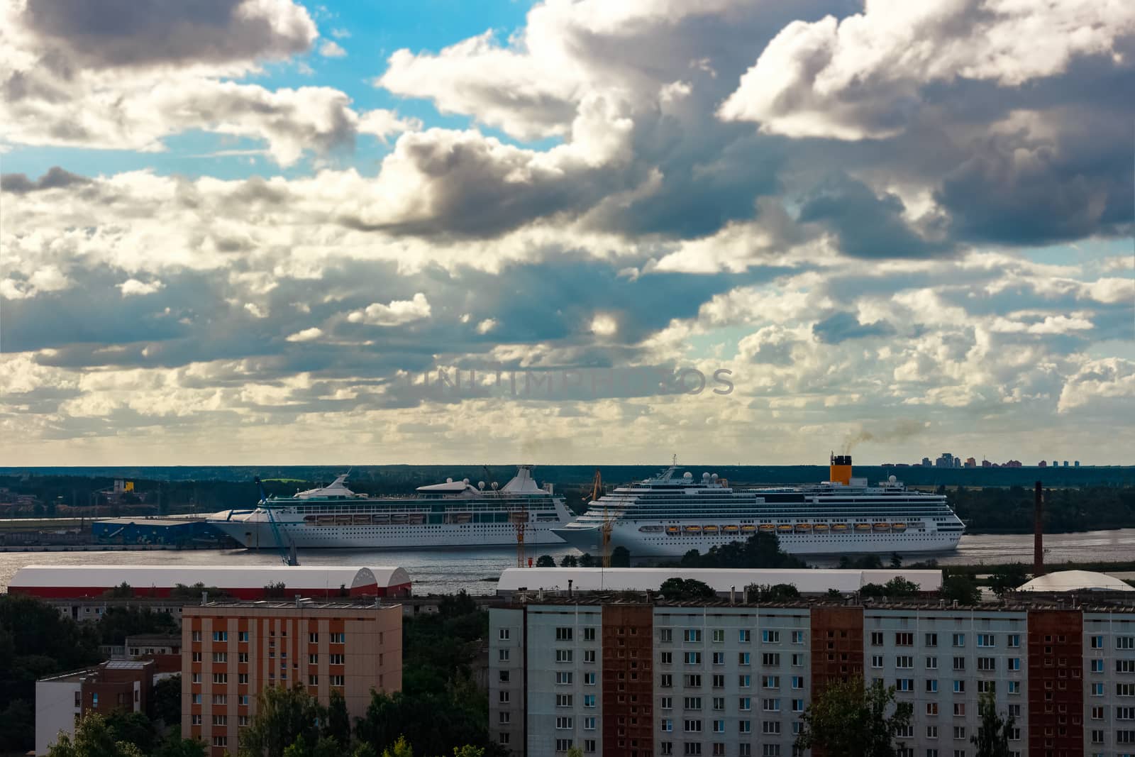 Two cruise liners in a city by sengnsp