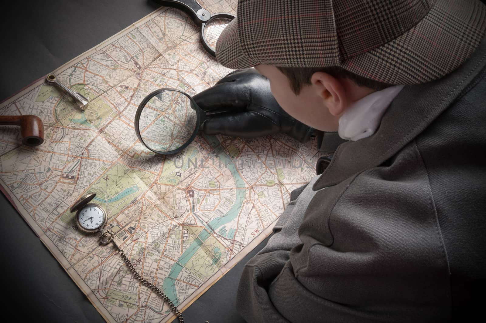 Detective man- magnifying glass, map of London, clock on chain