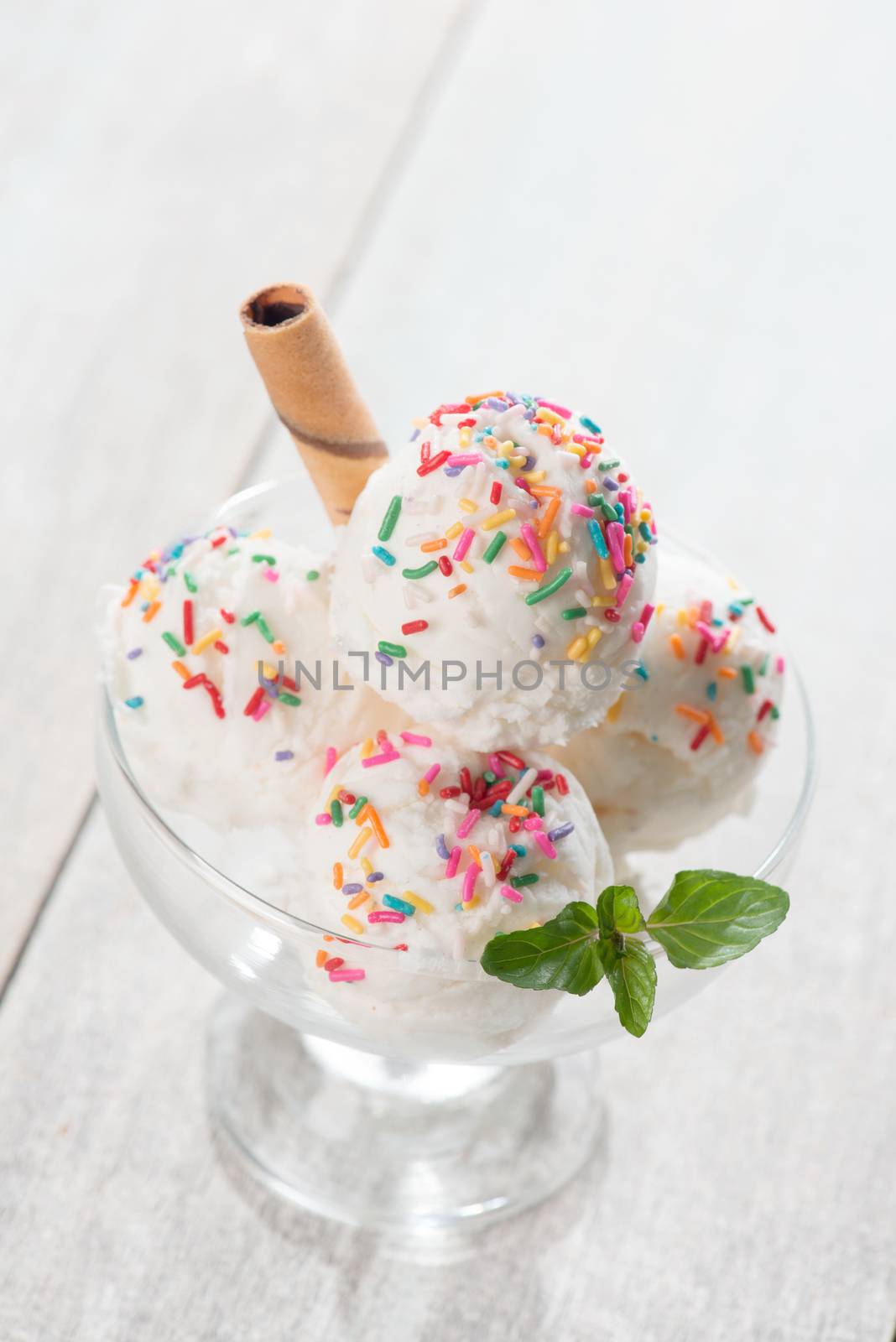 white ice cream wafer cup by szefei