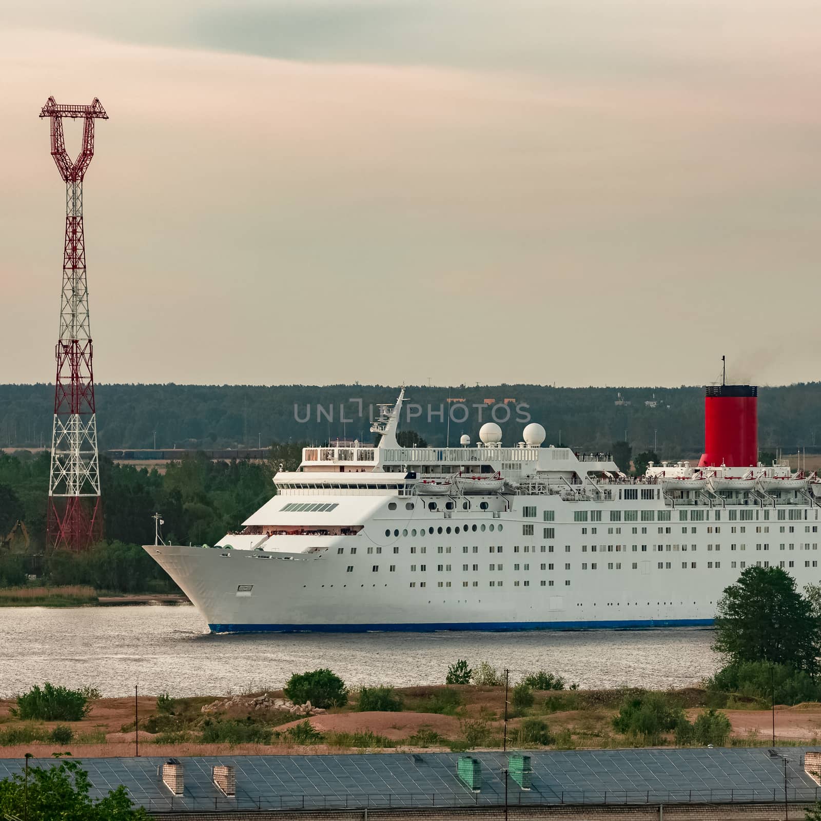 White cruise liner by sengnsp