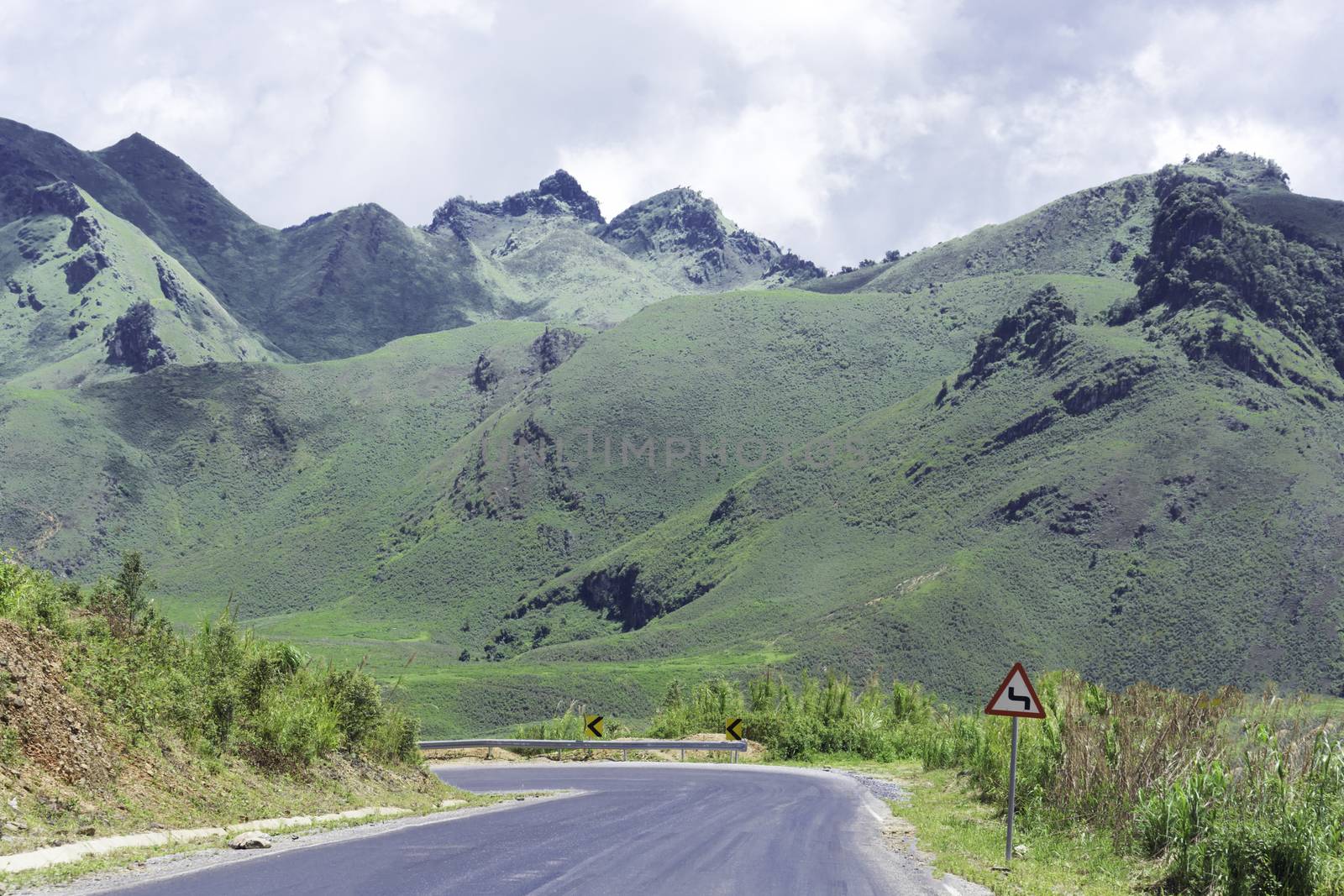 Long And Winding Rural Roads Leading Through Green Hills In Laos, The Route Between Vang Vieng - Luang Prabang