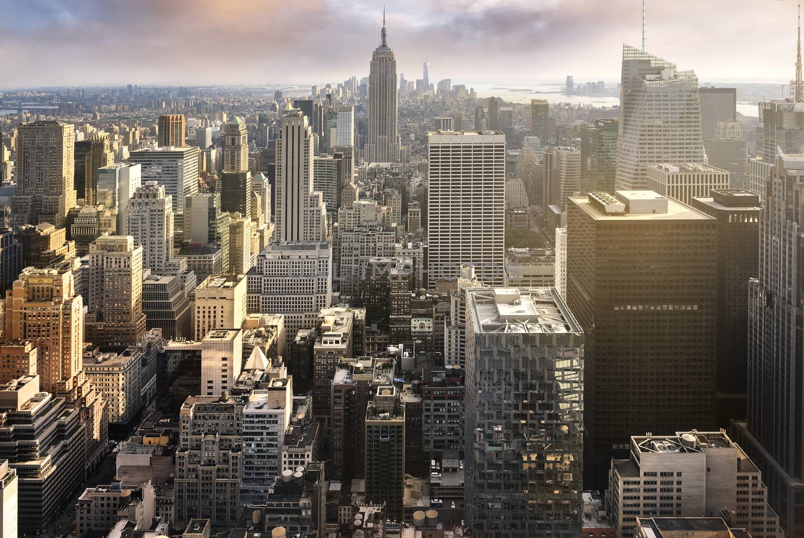 New York City skyline by ventdusud