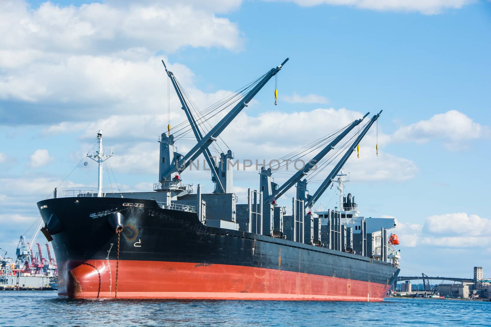Bulk Carrier anchored in Seattle's Elliott Bay by cestes001