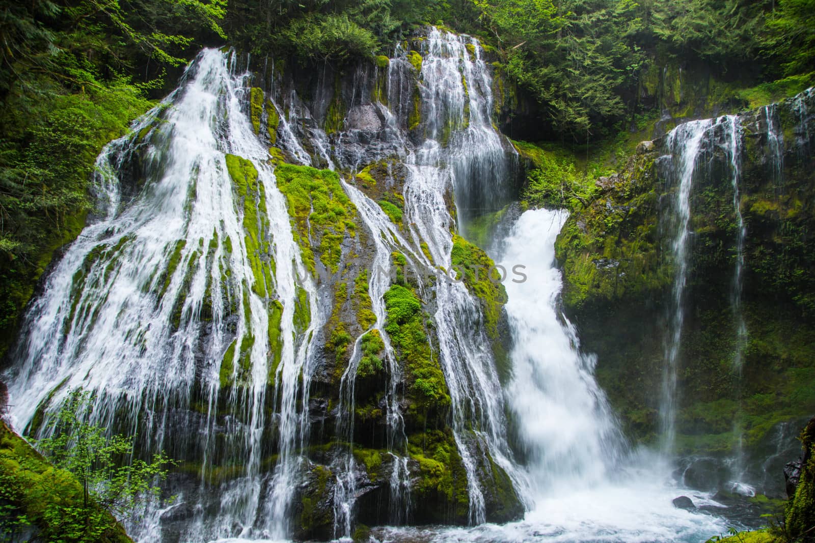 One of Washington's most photographed waterfalls, despite the climb to get to it.