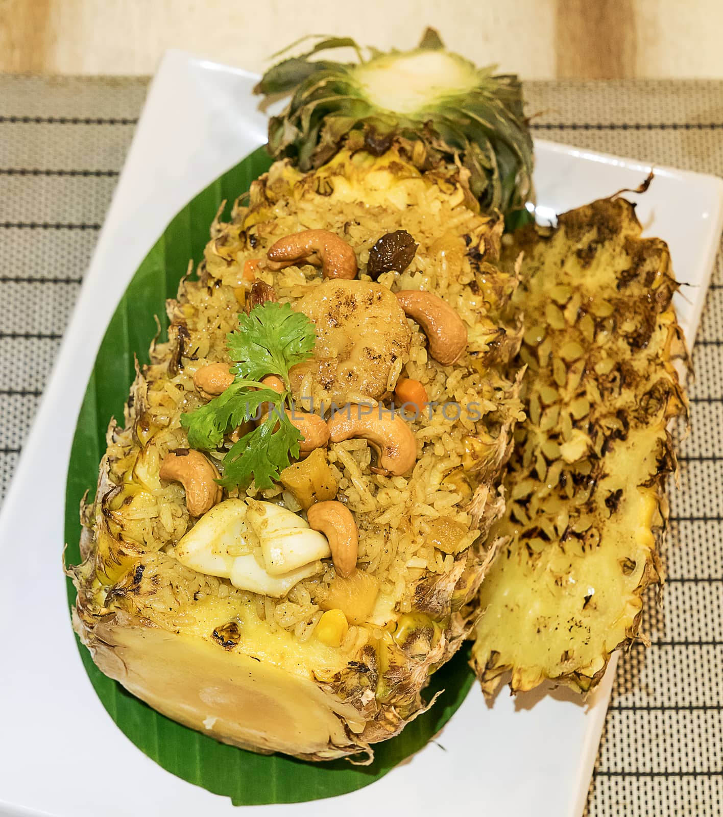 Pineapple fried rice by vichie81