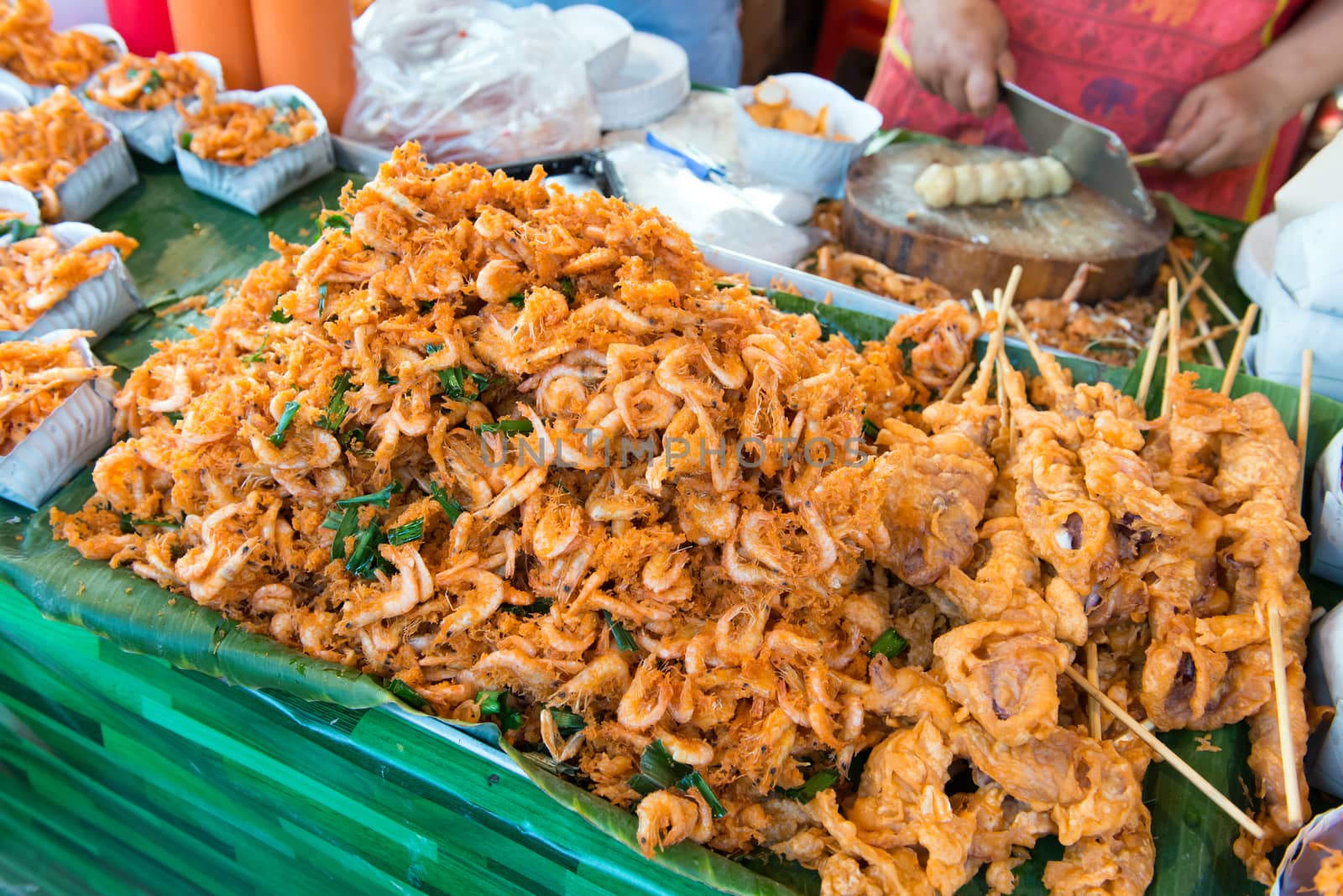 Thailand street food deep fried shrimp biscuit by Kenishirotie