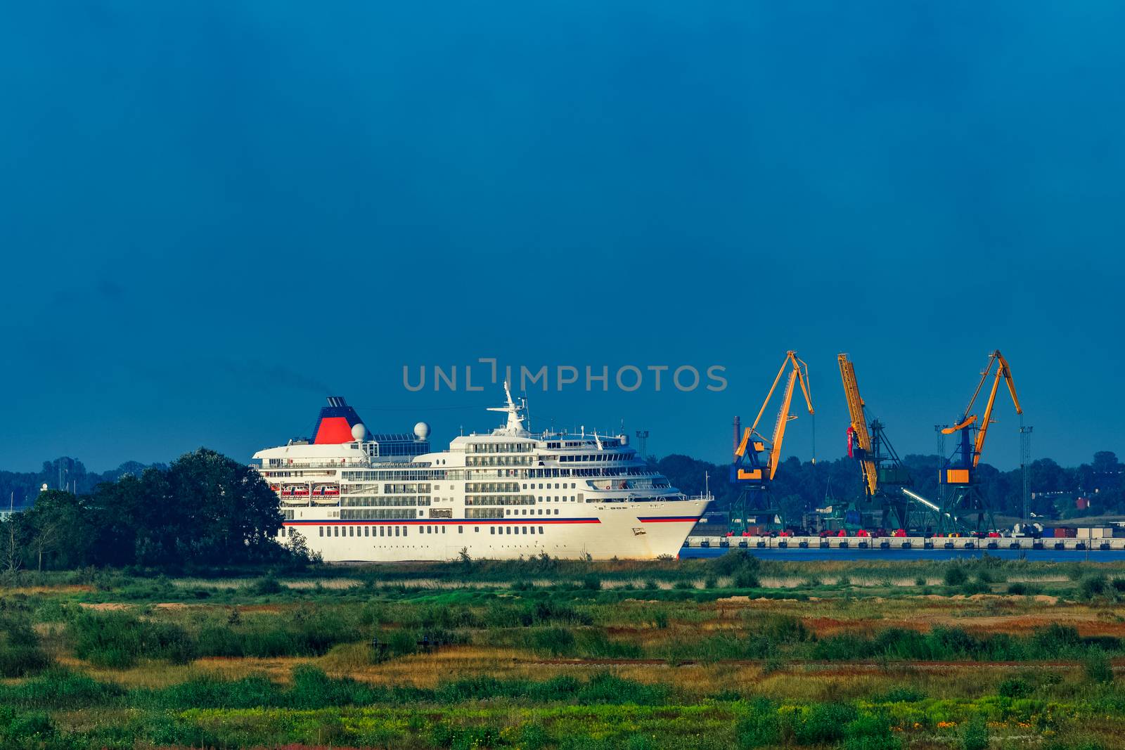 White cruise liner in city by sengnsp