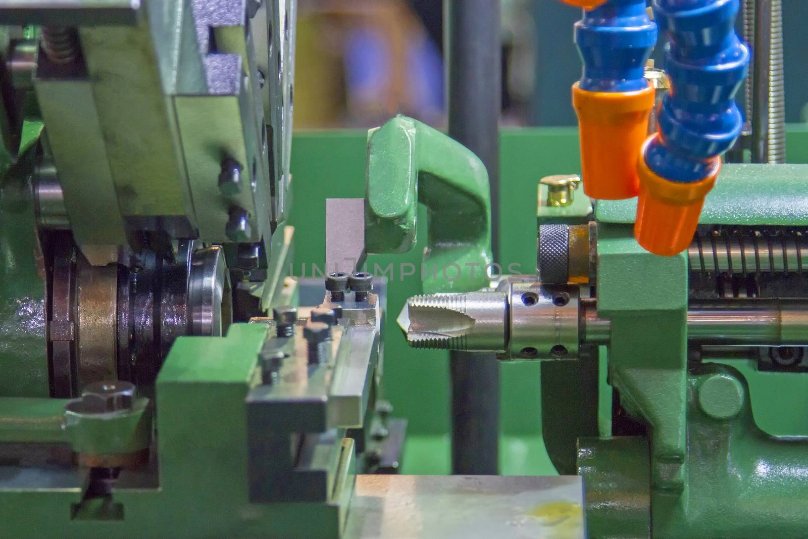 Screw threading machine green