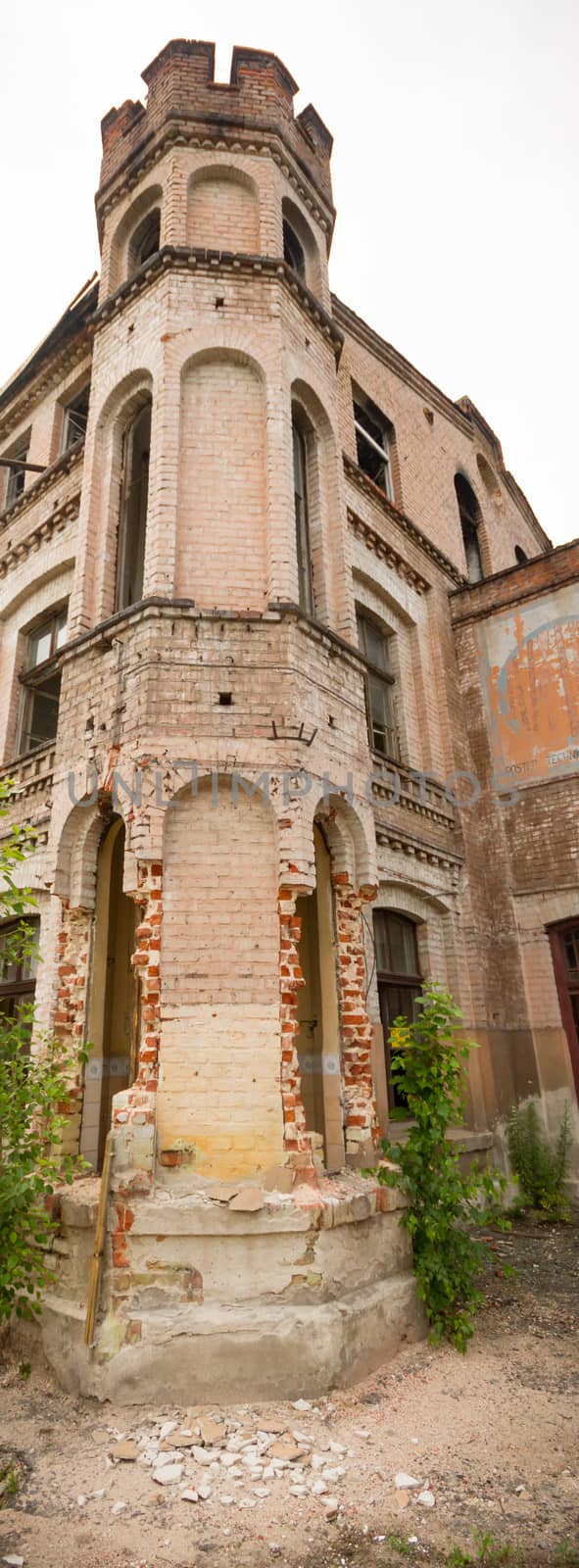 historic architecture of the building on a bright sunny day