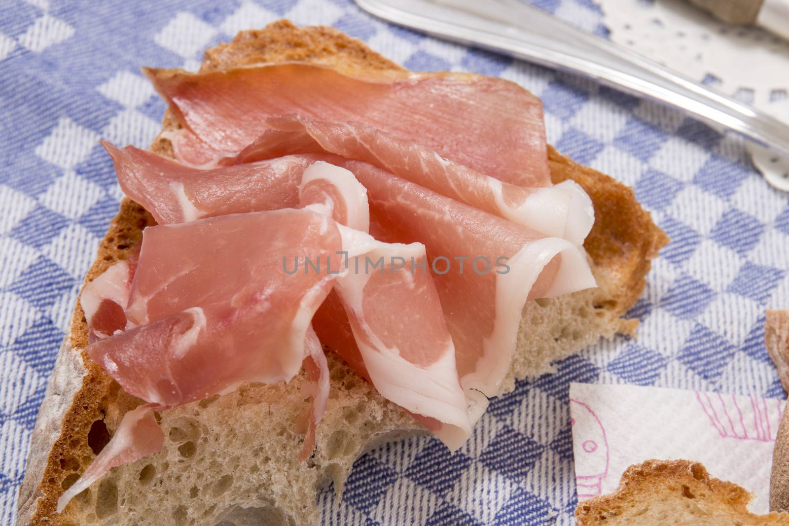 Dry cured ham by membio