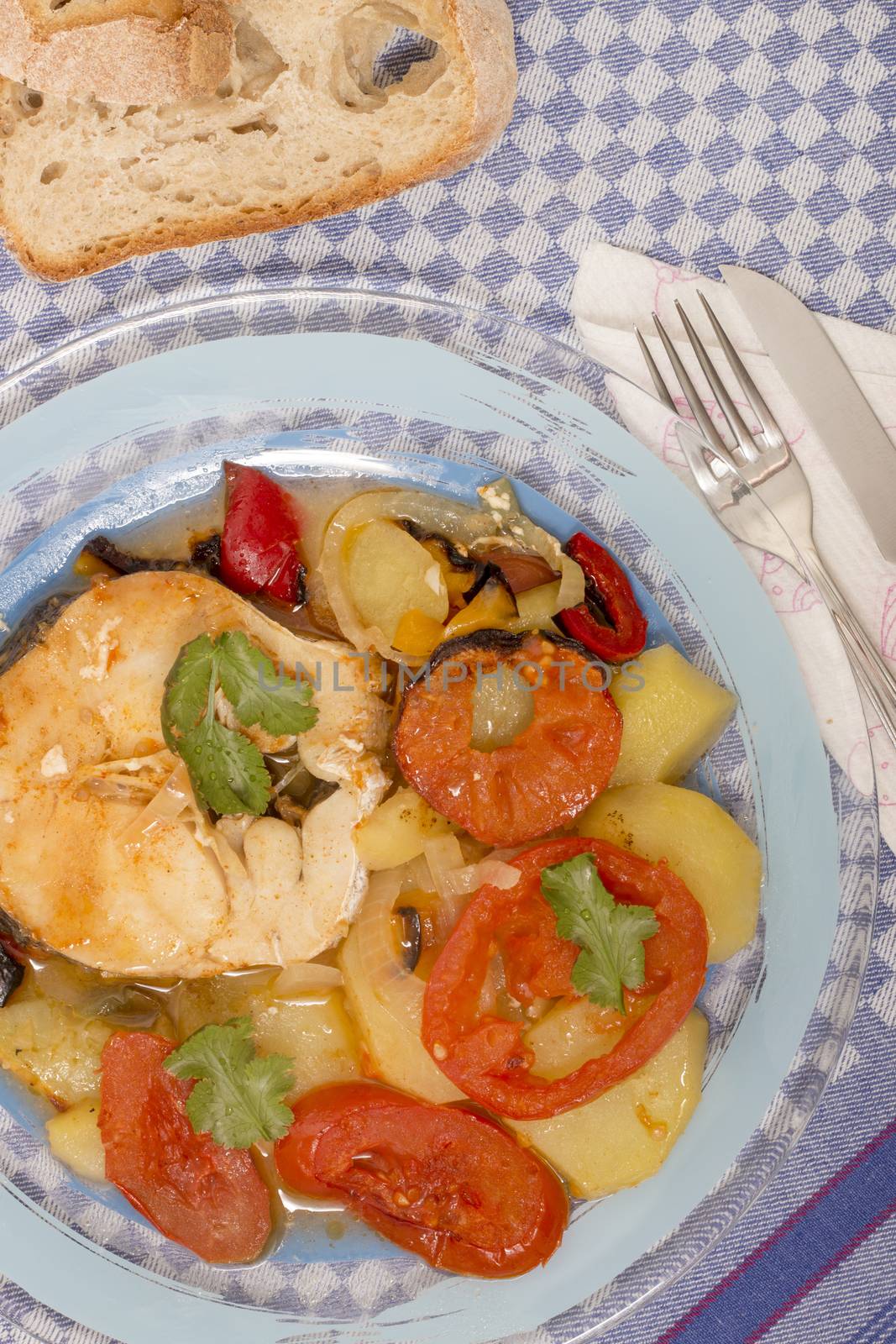 fish with potatoes and tomato by membio