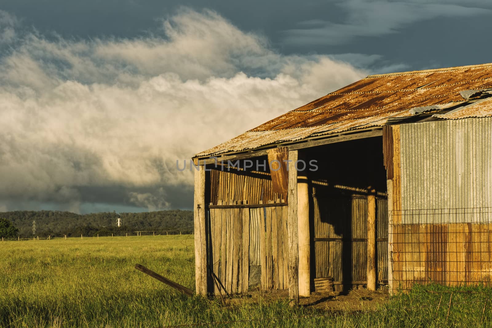 Abandoned outback farming shed in Queensland by artistrobd
