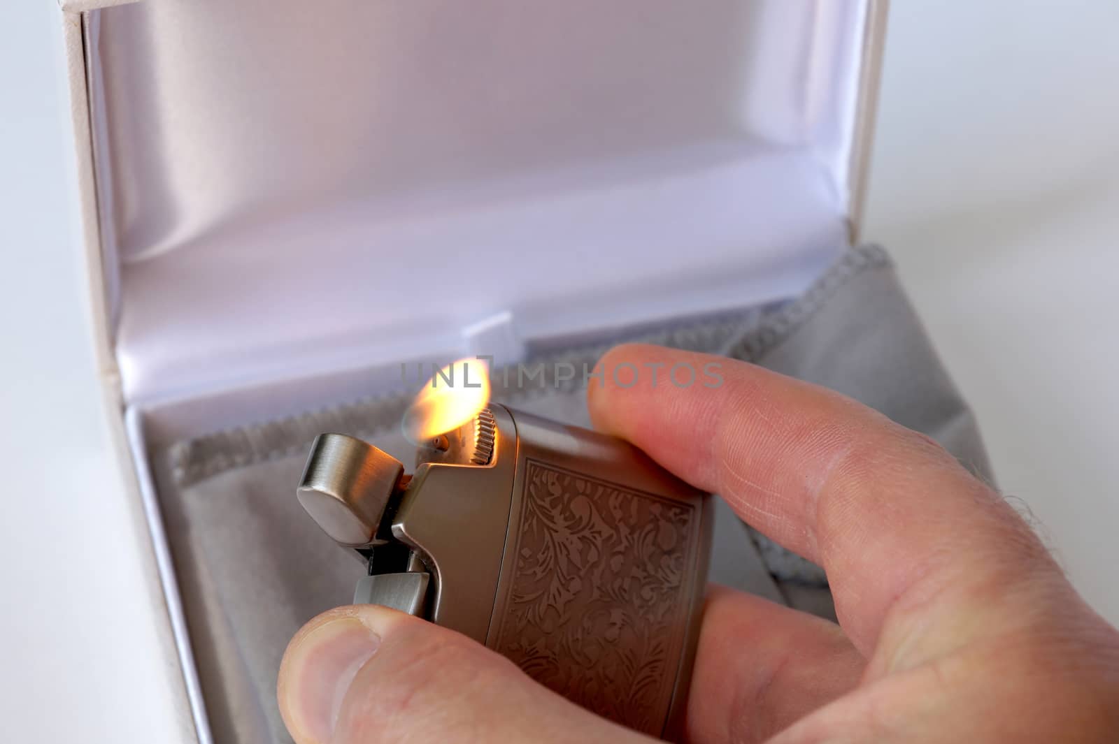 Gas gift lighter with original stylish drawing
