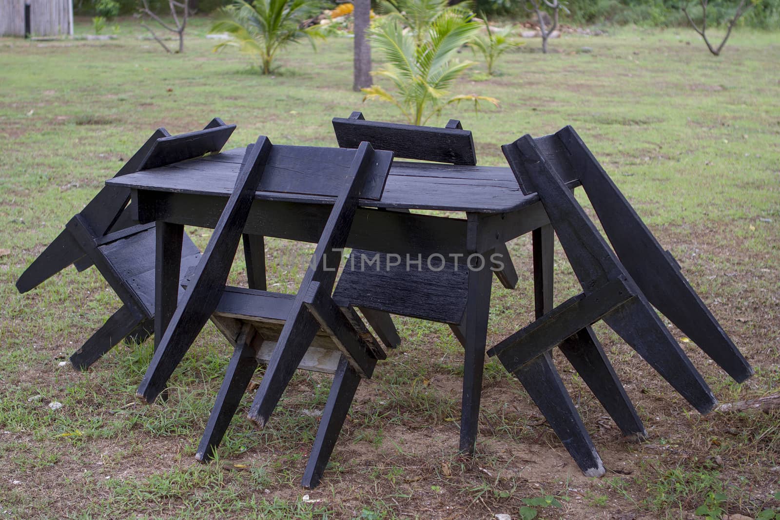 Black chair table set in the garden.