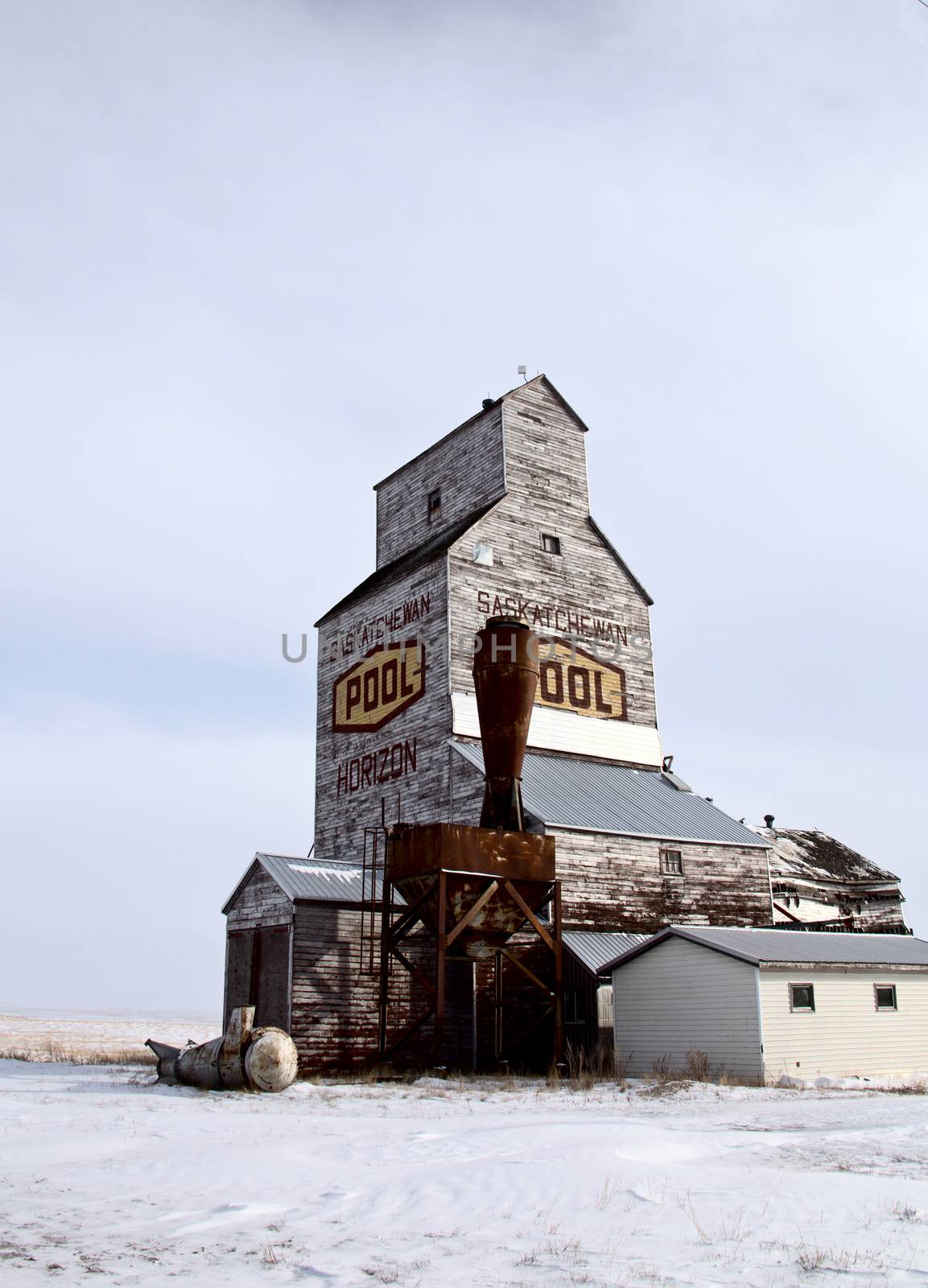 Delapitated Grain Elevator by pictureguy
