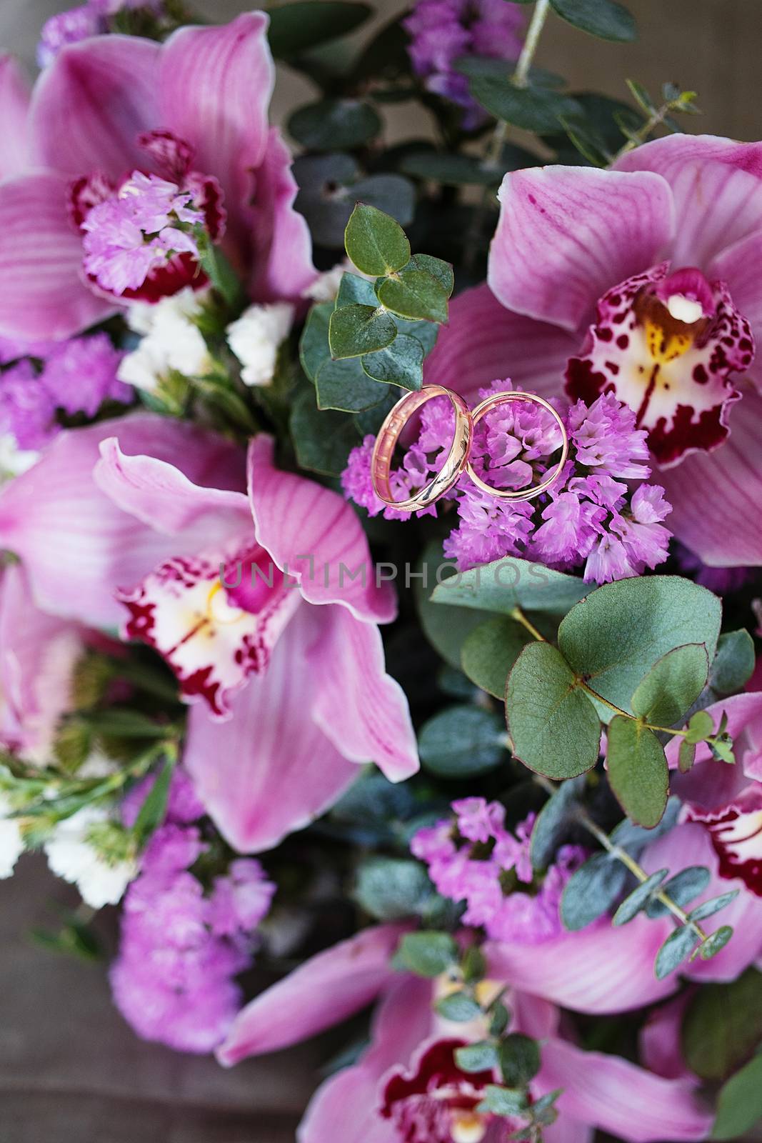 Wedding bouquet and rings by 3KStudio