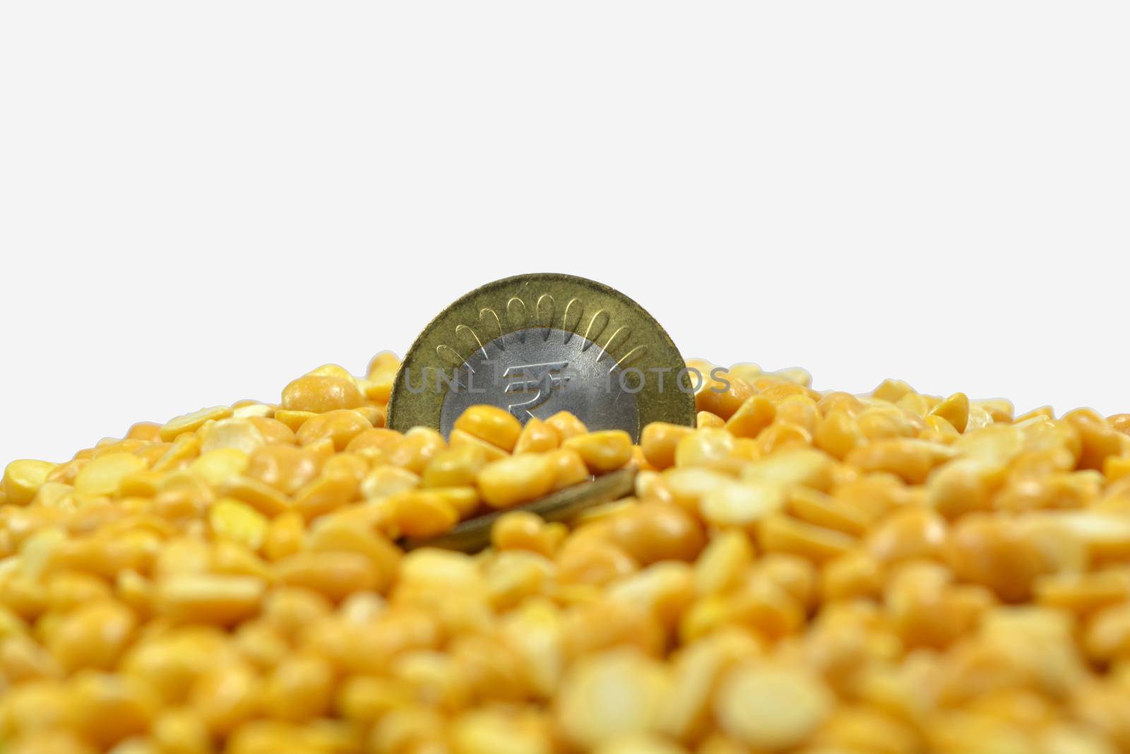 Full of Arhar or masoor Dhal or Toor Dal Pigeon Pea in dal on isolted white background with 5 Rupee Coins indian currency by lakshmiprasad.maski@gmai.com
