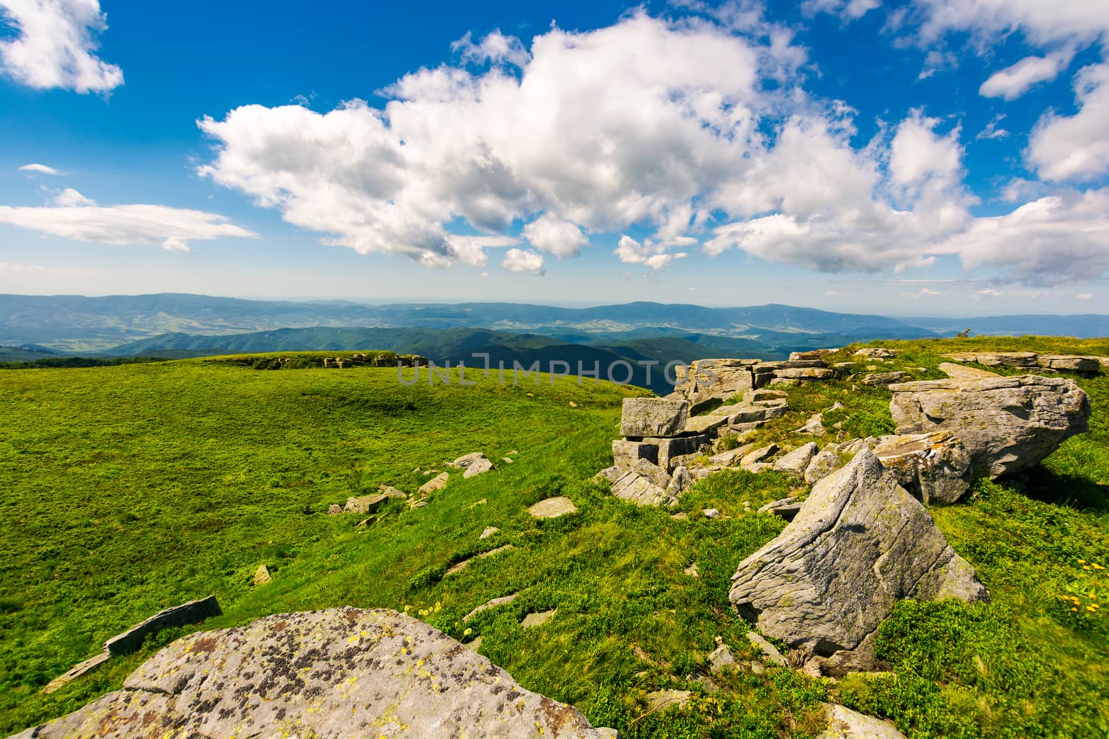 huge boulders on the edge of hillside by Pellinni