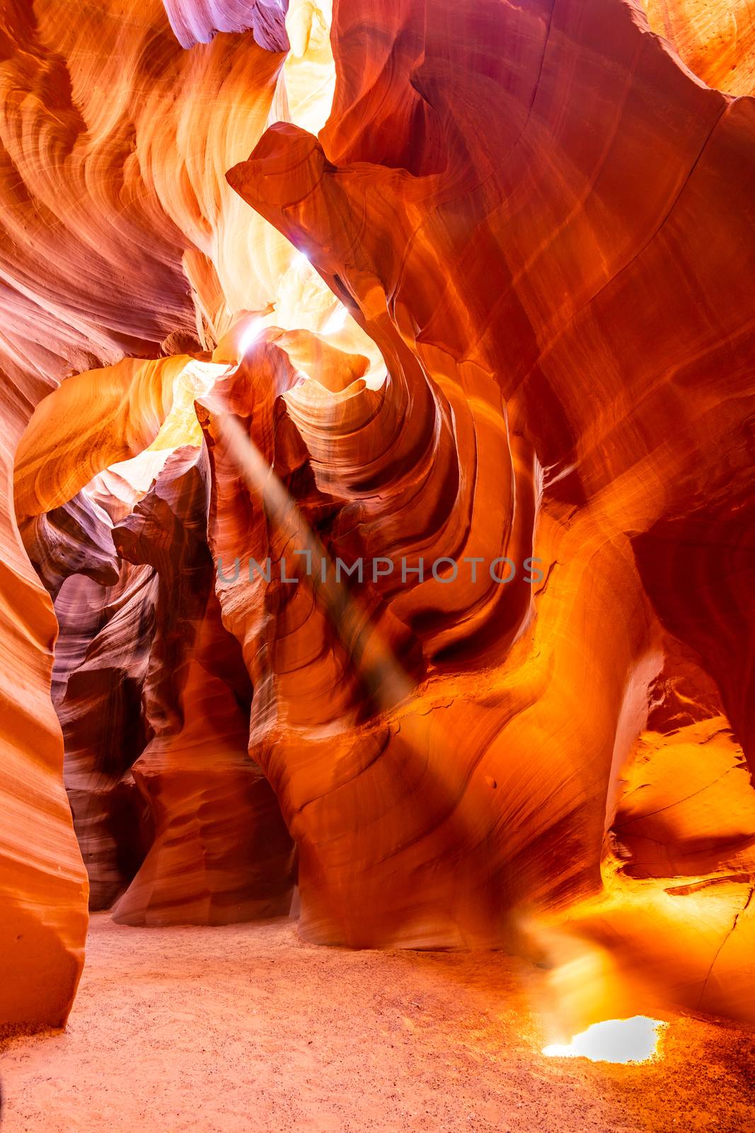 Upper Antelope Canyon by vichie81