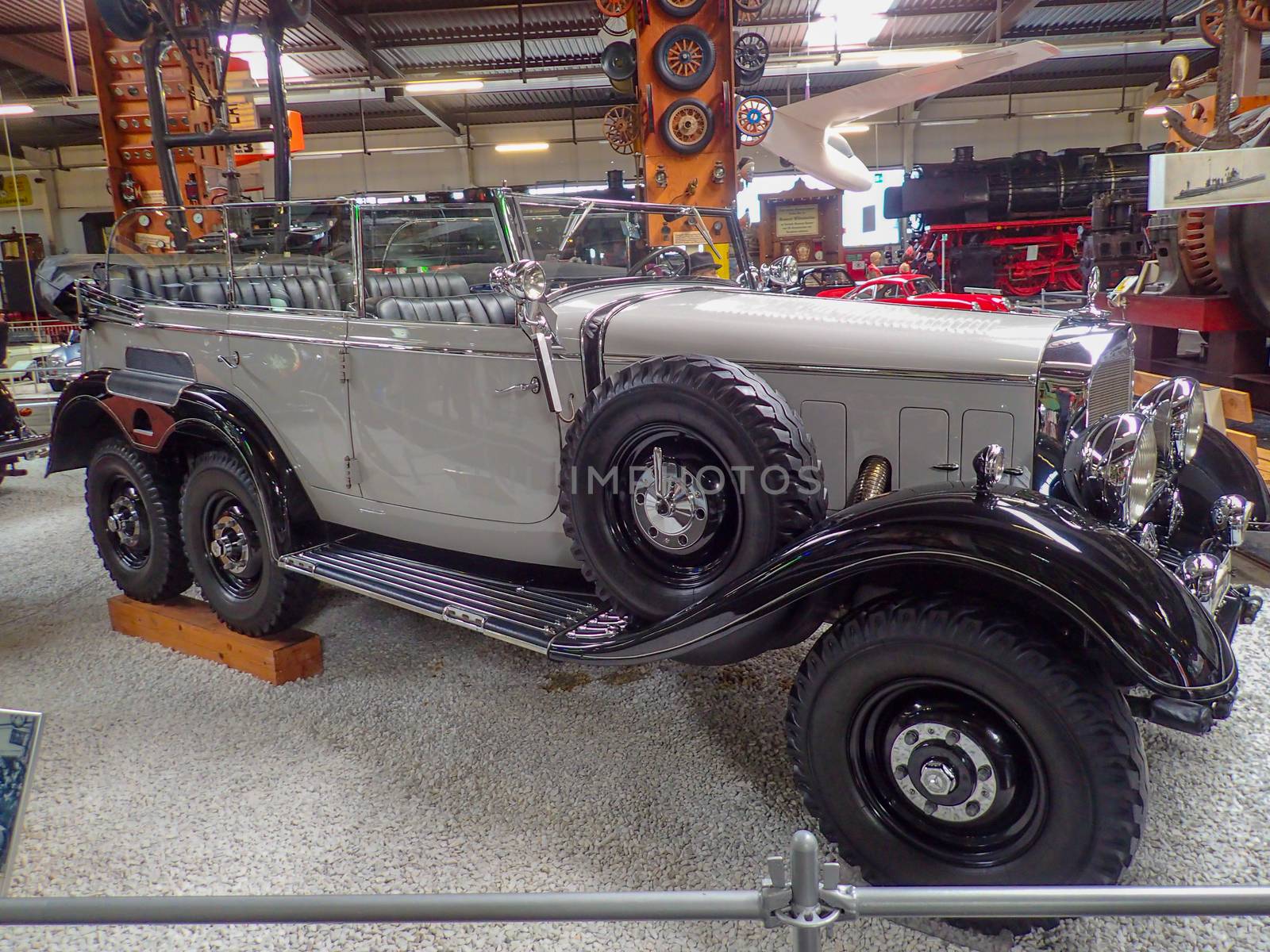 a mercedes from the twenties in a museum