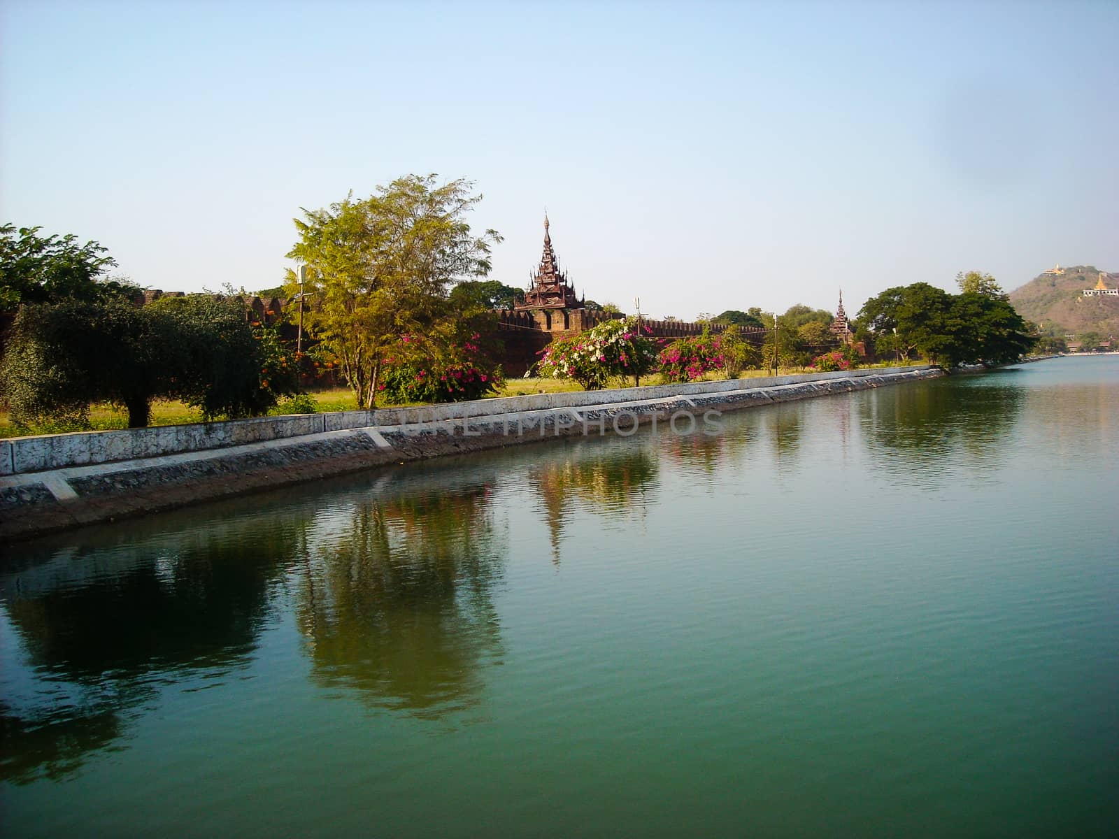 a temple in burma at the sightseeing tour