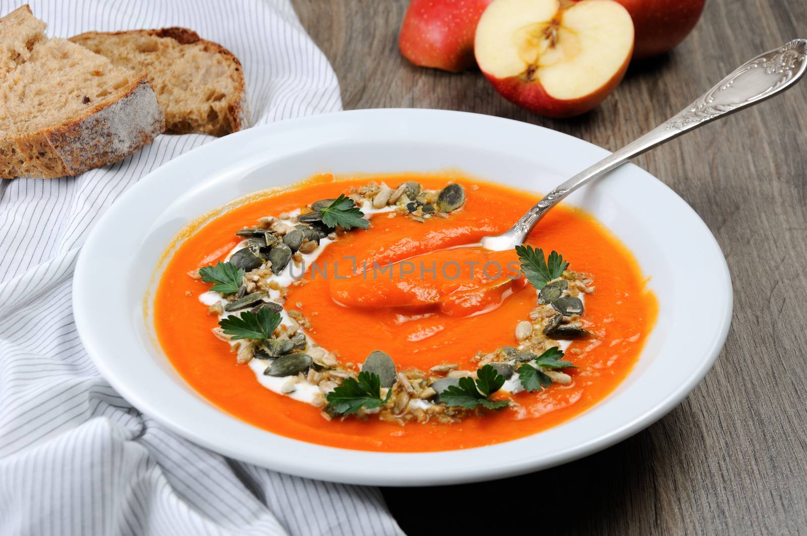  A wipe of pumpkin-apple soup with a tender, soft consistence,  yoghurt  and seasoned with pumpkin seeds and sunflower seeds. This is what you need for those who watch their health.