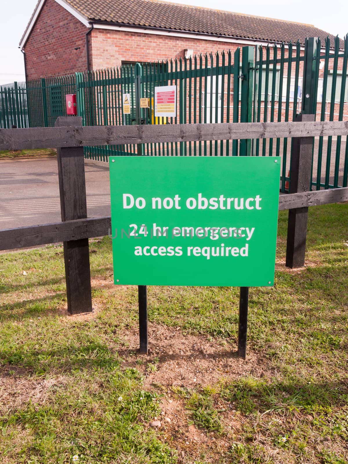 green sign do no obstruct 24 hr emergency access required ; essex; england; uk