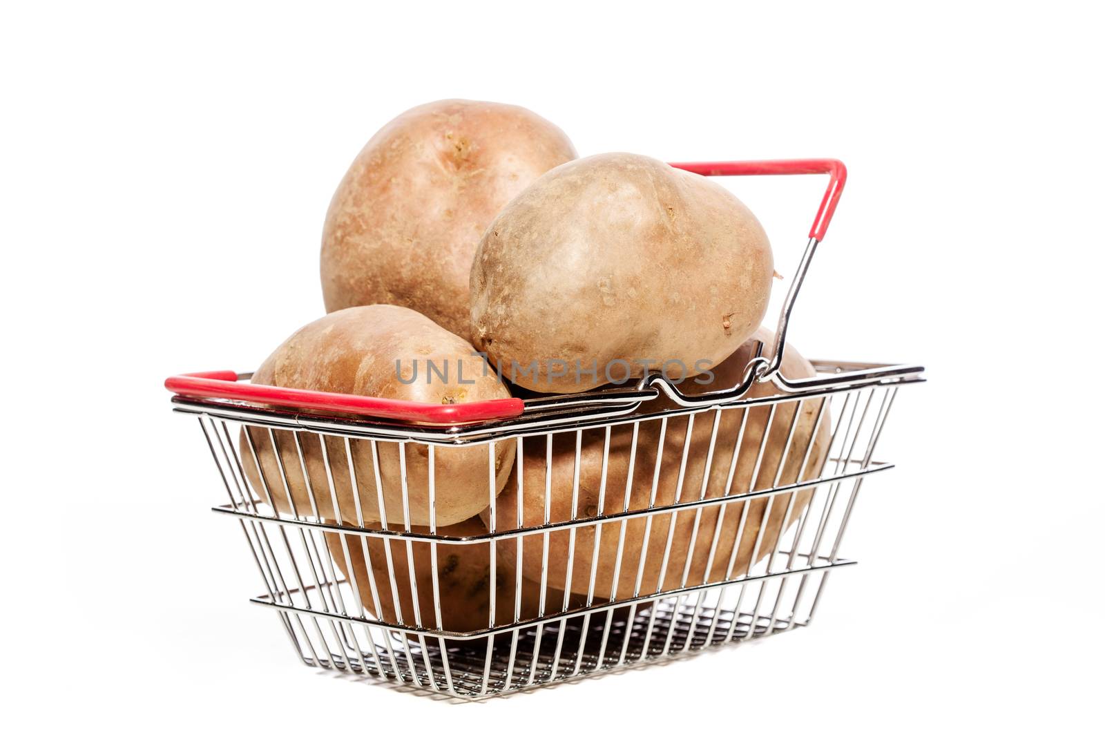 potatoes in a shopping basket by kokimk