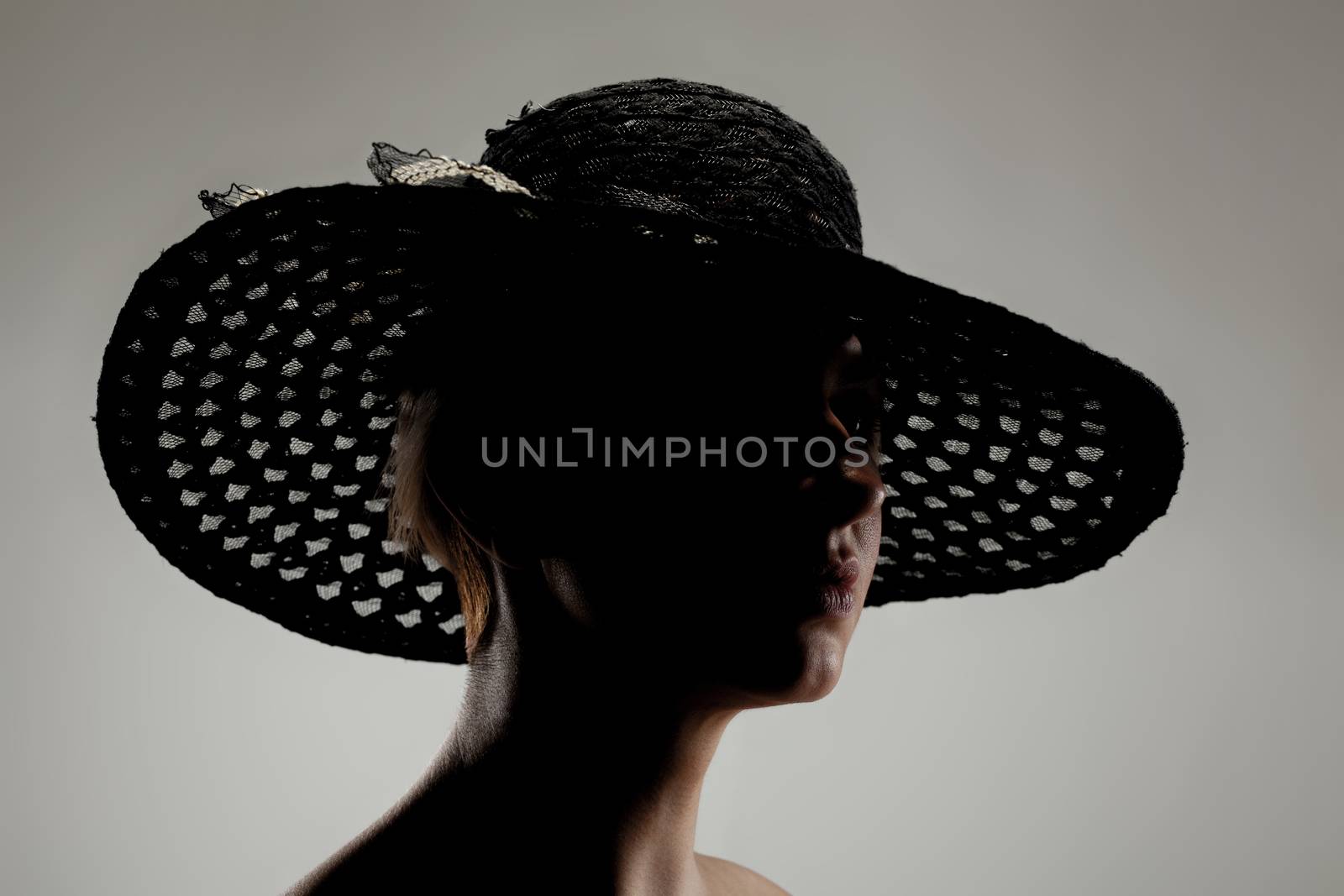 silhouette girl portrait with a hat by kokimk
