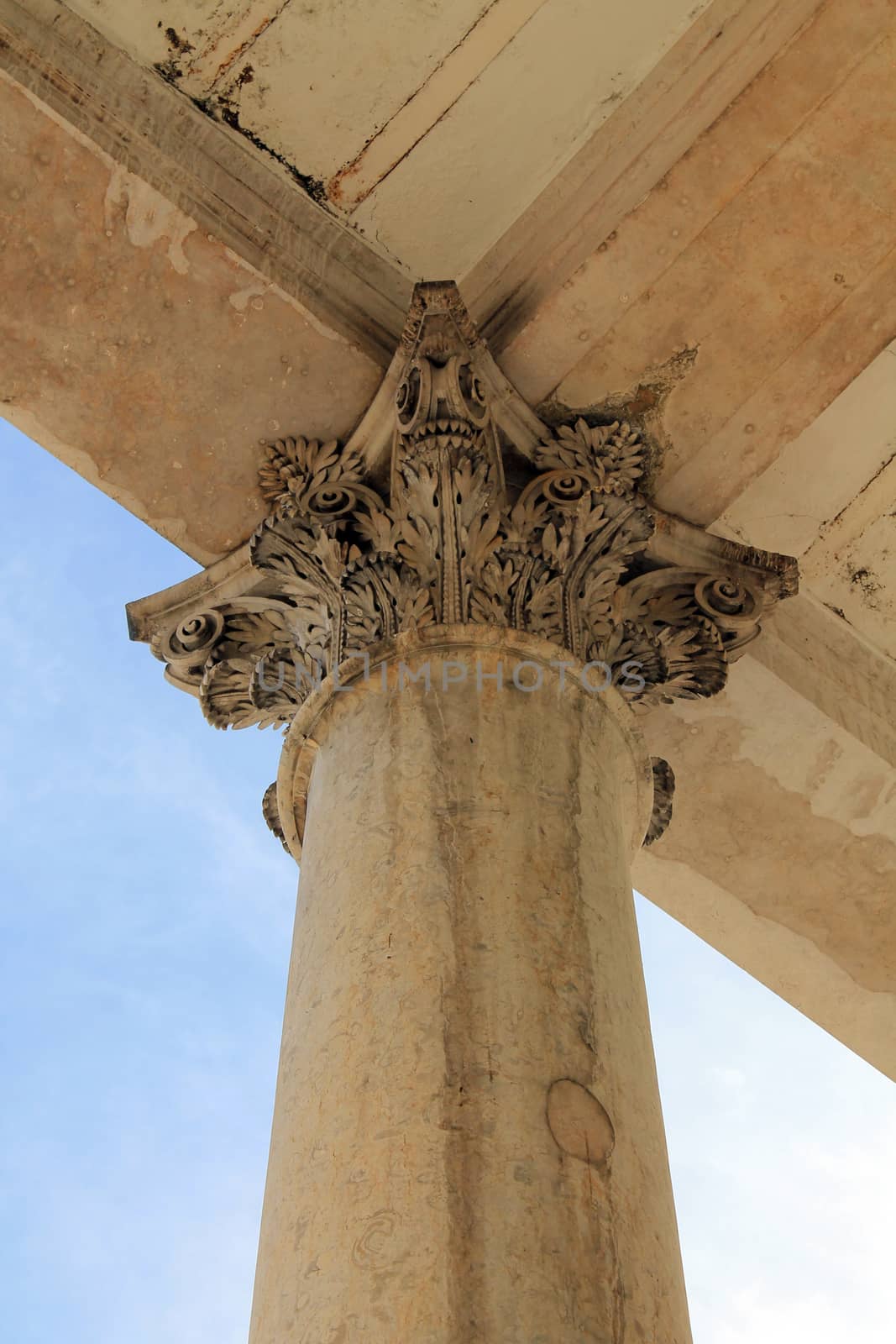 Roman marble column by lovecomunication