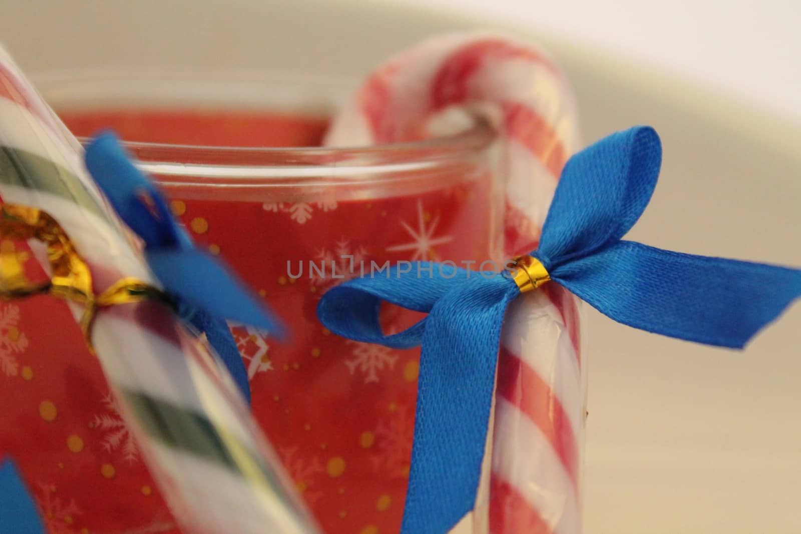 Christmas decoration with sugar sticks by lovecomunication