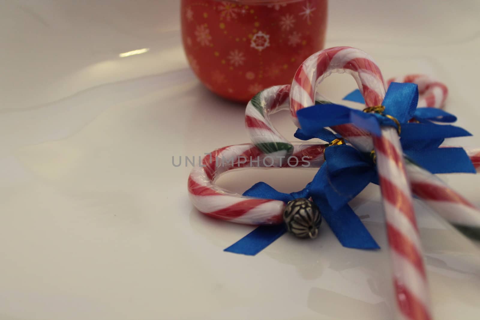 Christmas decoration with sugar sticks by lovecomunication