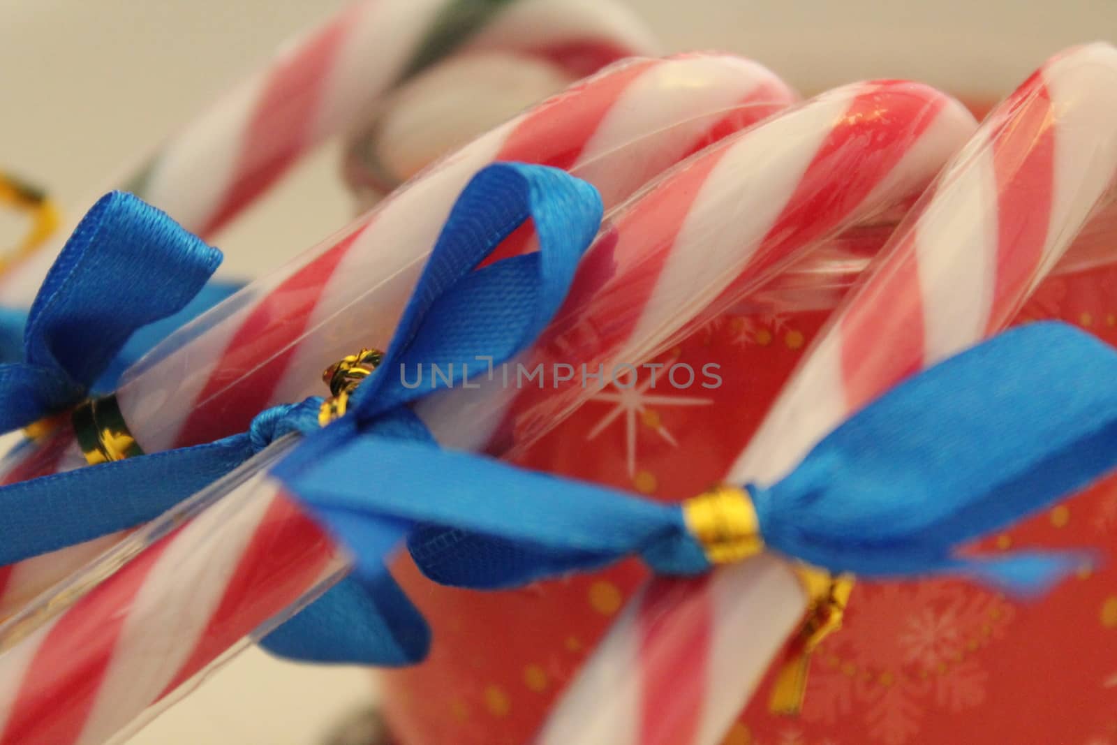 Christmas decoration with sugar sticks by lovecomunication