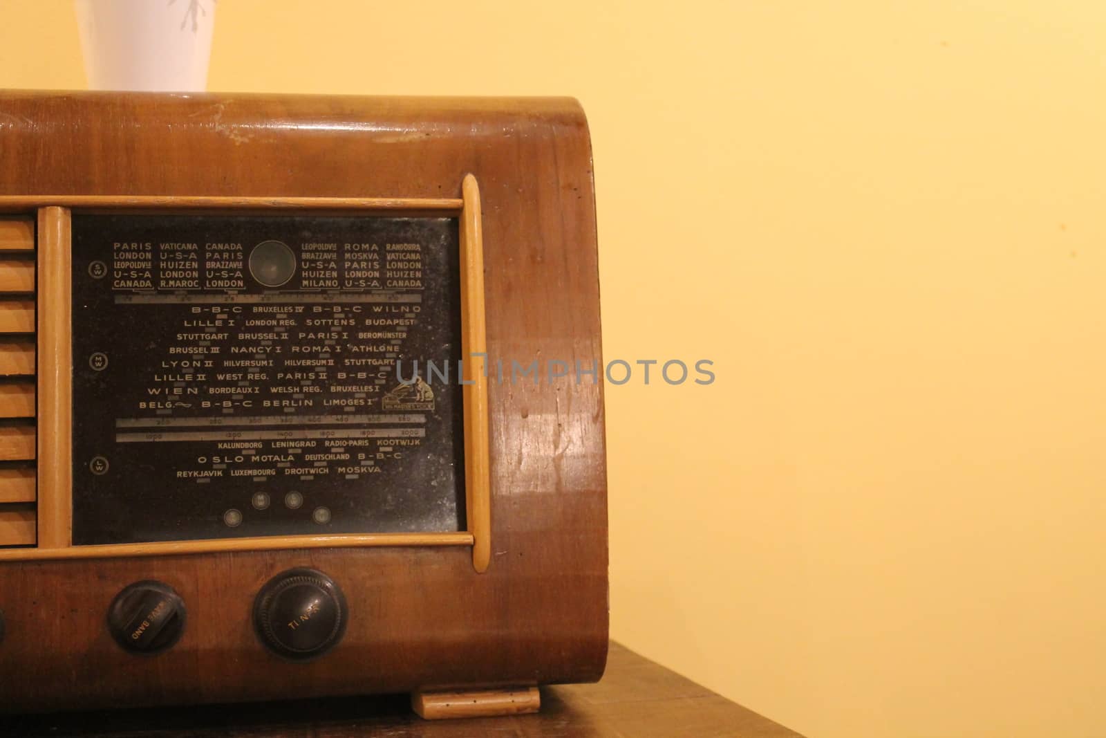 Vintage radio in briar