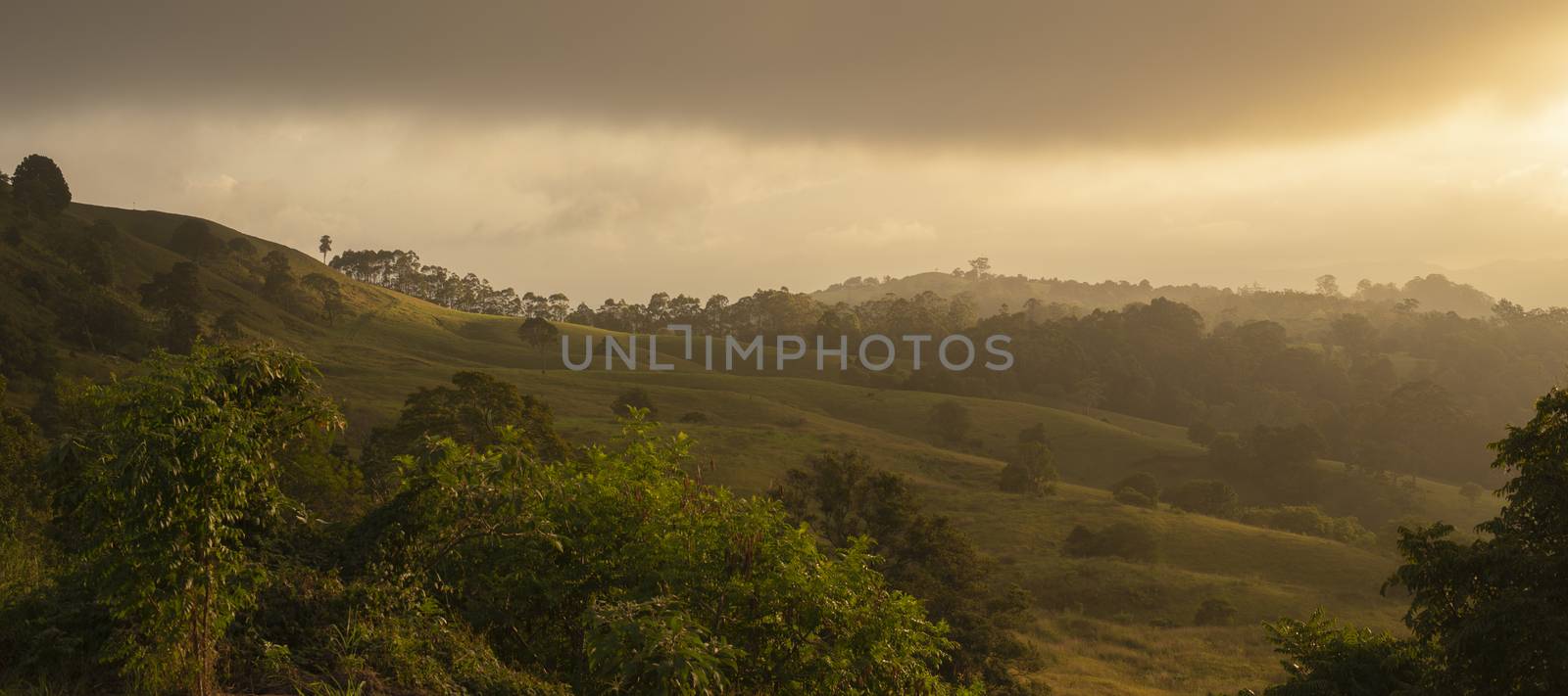 View of the Maleny mountains hinterlands. by artistrobd