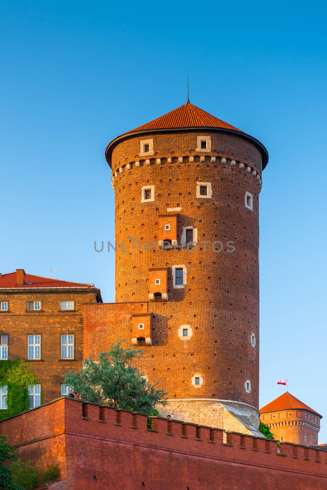 Wawel Castle is located on a hill at an altitude of 228 meters on the bank of the Vistula River in Krakow. From the 11th to the beginning of the 17th century, the Wawel Castle was the residence of Polish kings and was the center of the country's spiritual and political power.