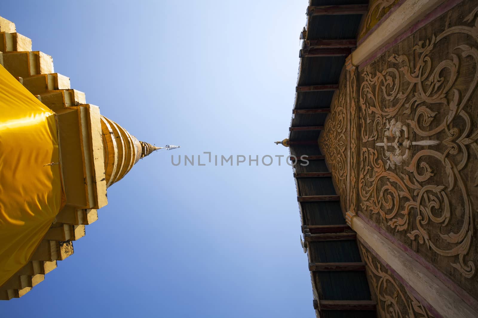 wat pratatchomping,Ancient and ancient located in Lampang.