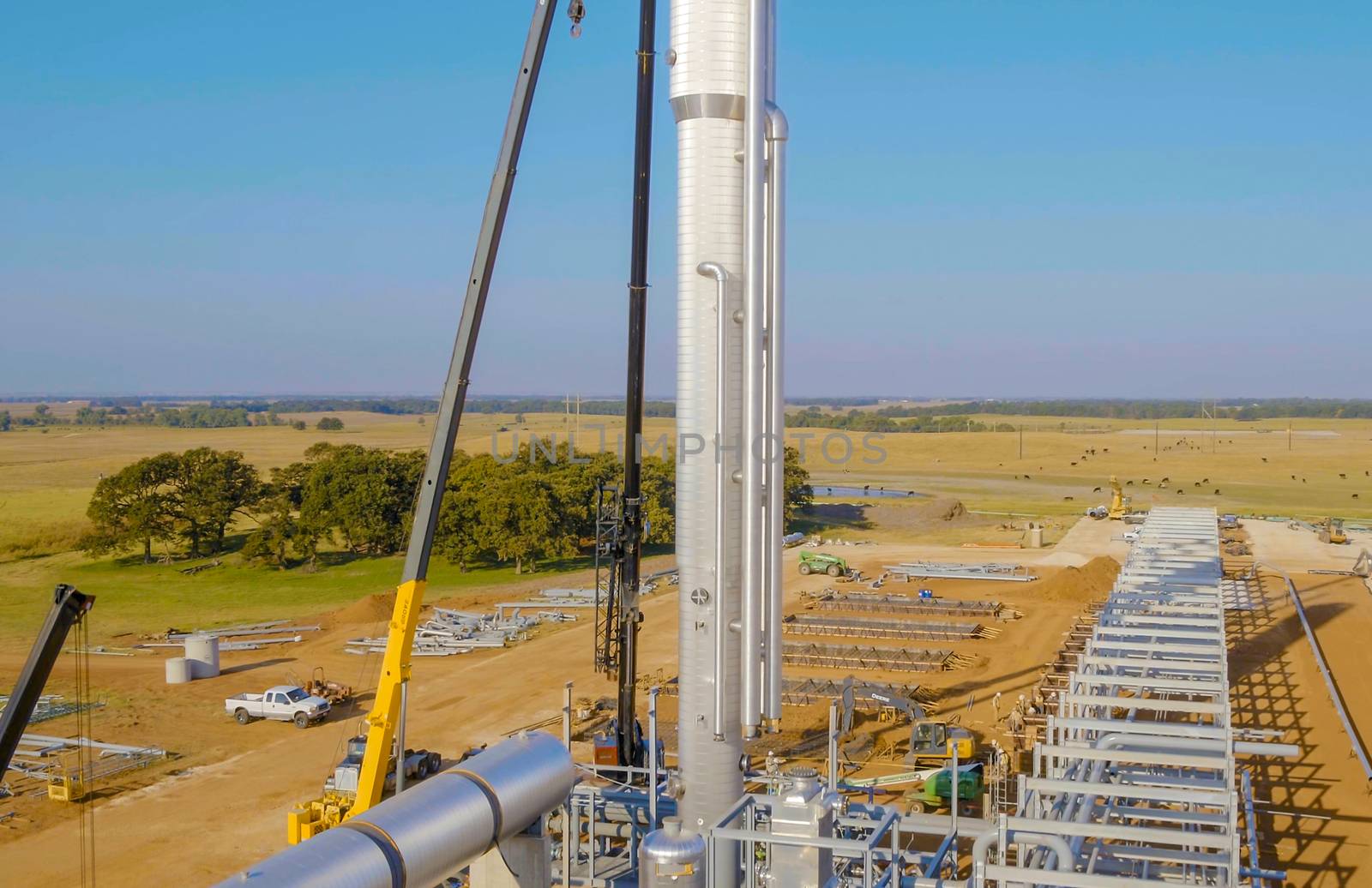 Installation of the distillation column with a lift crane. Construction of an oil refinery.