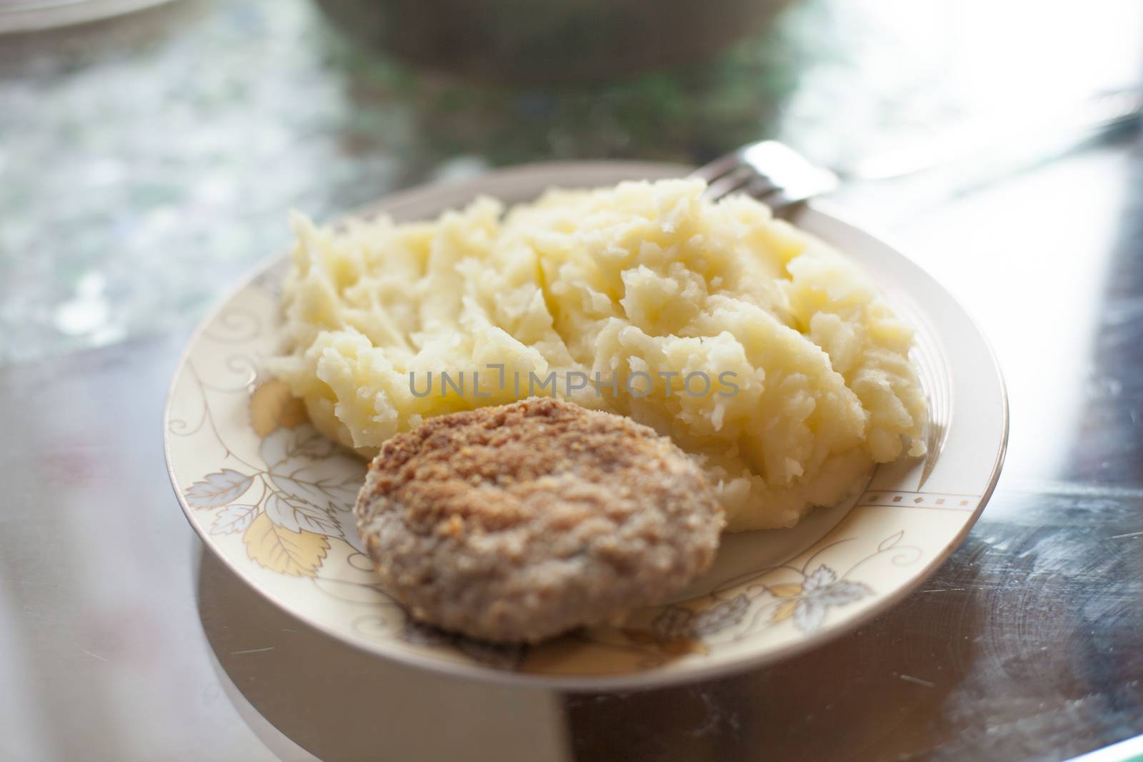 Meat pattie with potato puree
