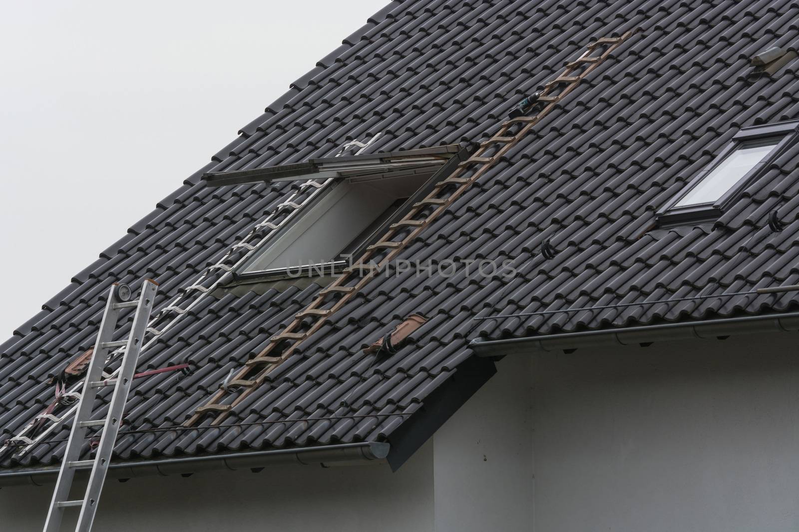 Roofing, installation or repair of a roof window on a pitched roof
