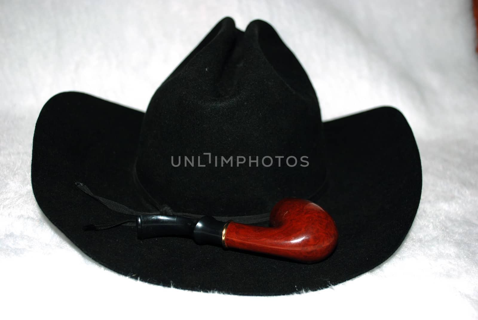 Felt black hat with a pipe by mayboro