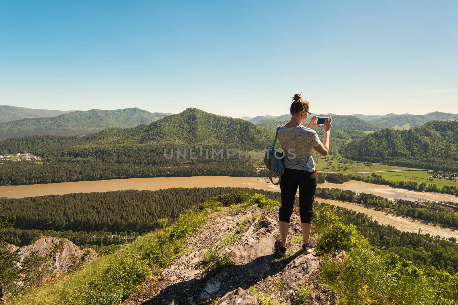 Woman taking photo in mountain by rusak