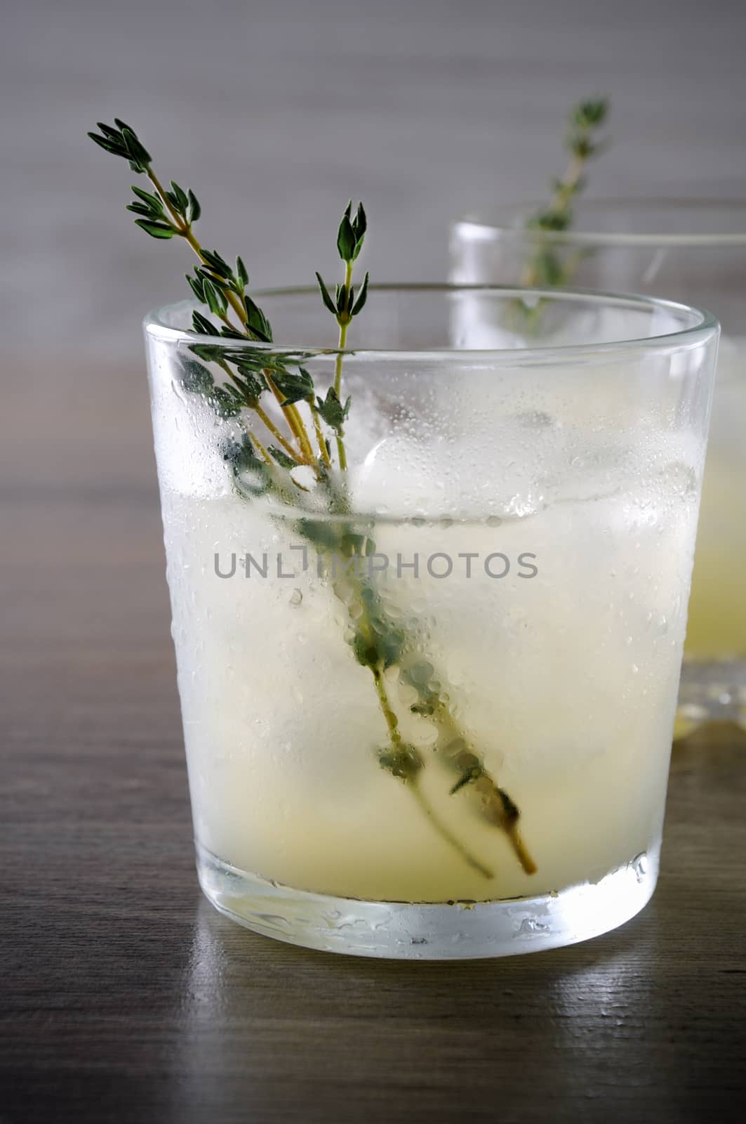 cocktail on the basis of gin, lemon juice or lime juice and notes of thyme. Pamper yourself with a refreshing cocktail 