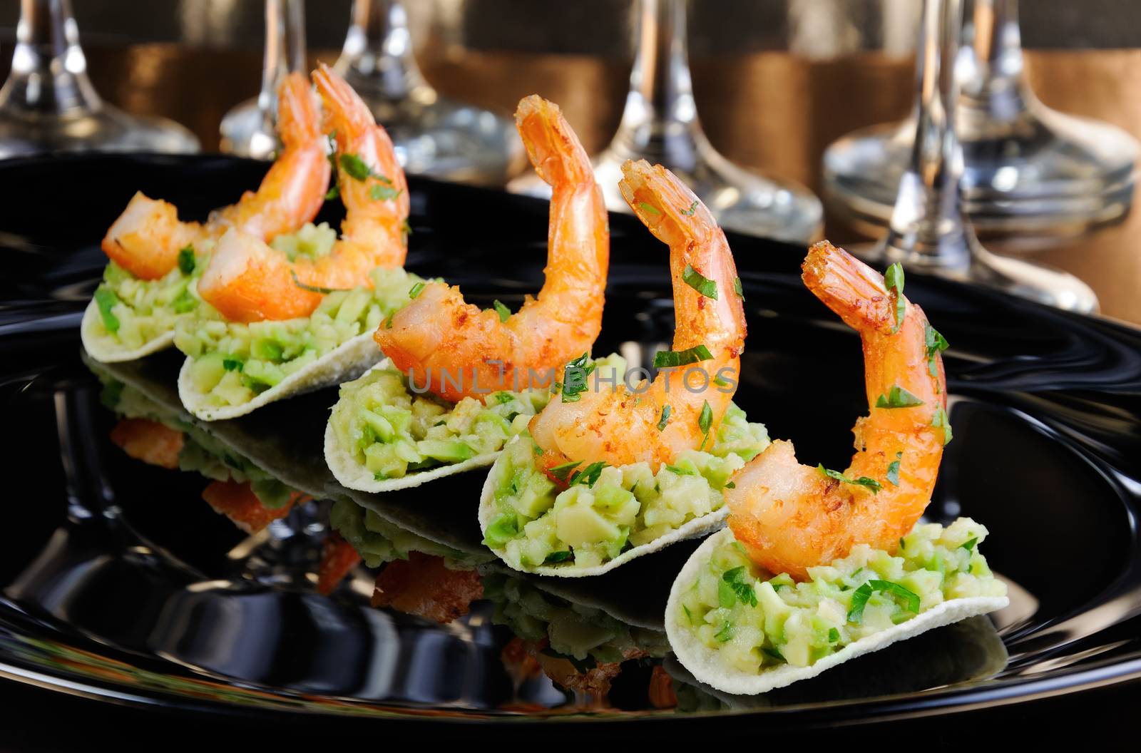 light snack of crisps with avocado filling and fried shrimp flavored with herbs.