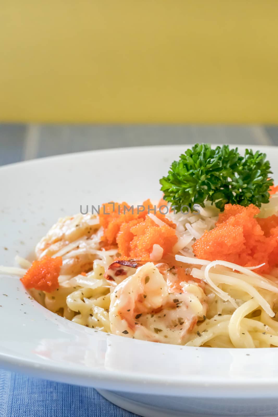 Spaghetti carbonara with shrimp and eggs prawns